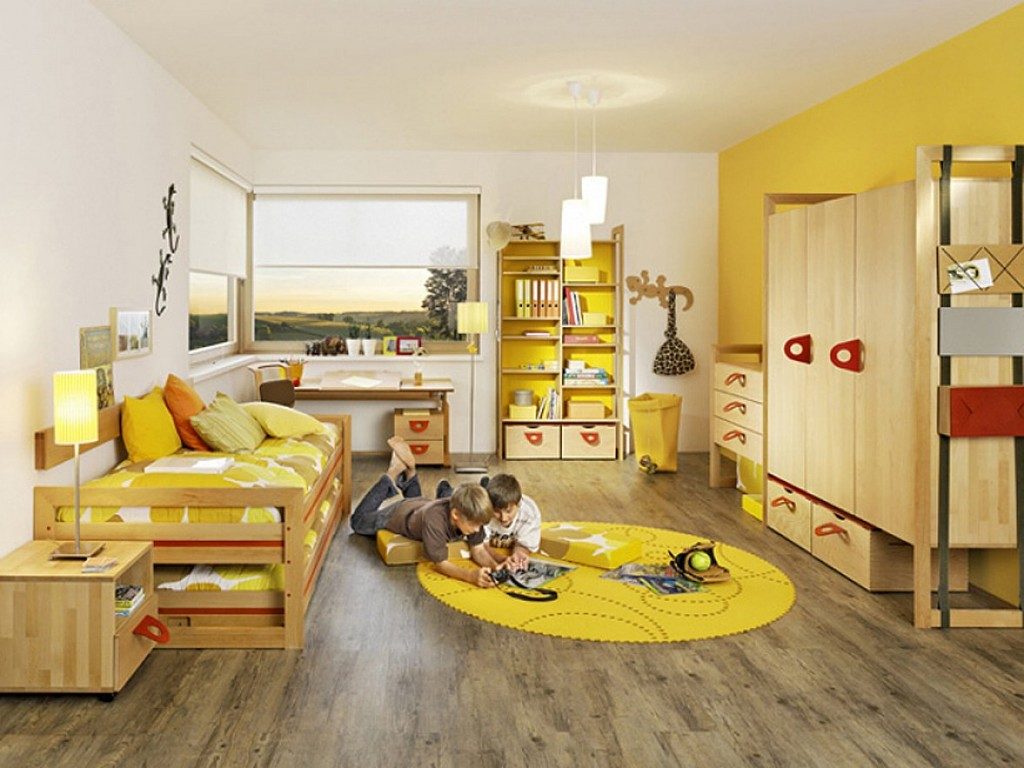 Habitación infantil amarilla