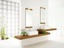 Cuarto de baño en blanco y madera